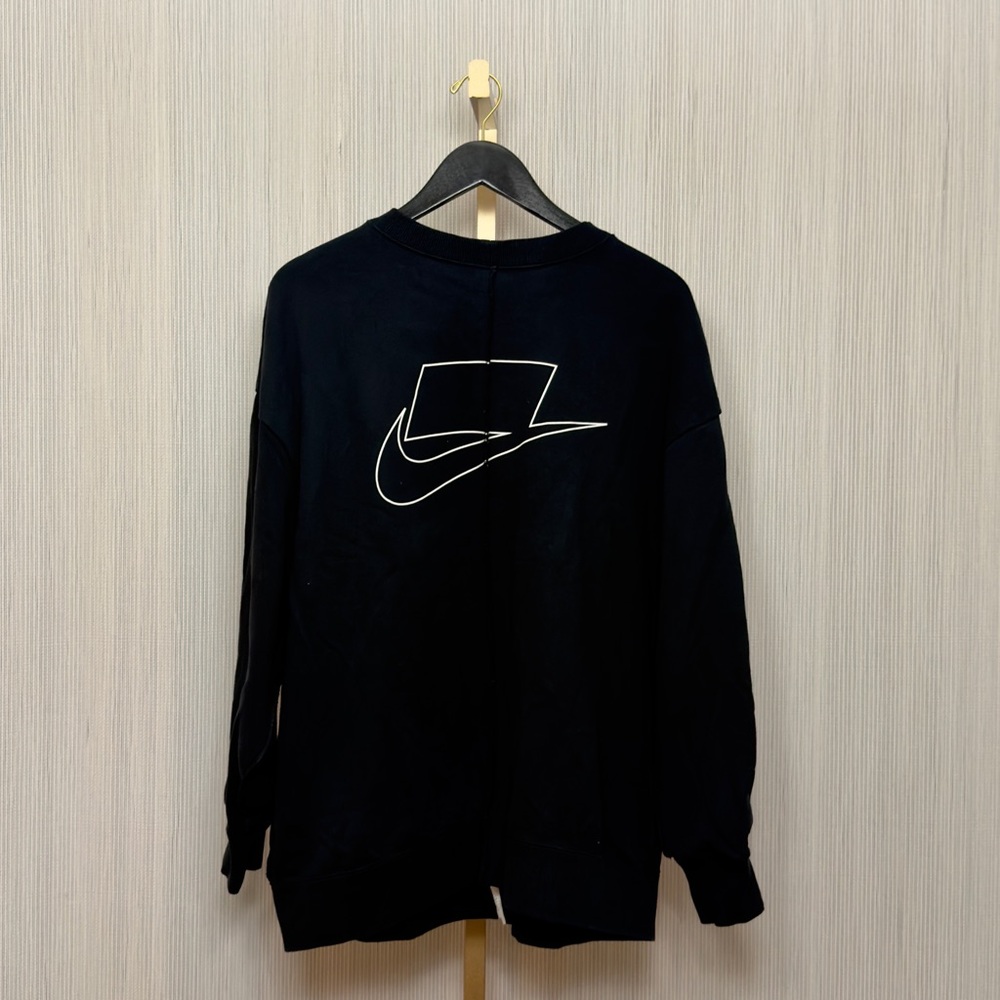 Nike Sportswear Full-Zip Crewneck Sweatshirt
Black / White | Women's Large